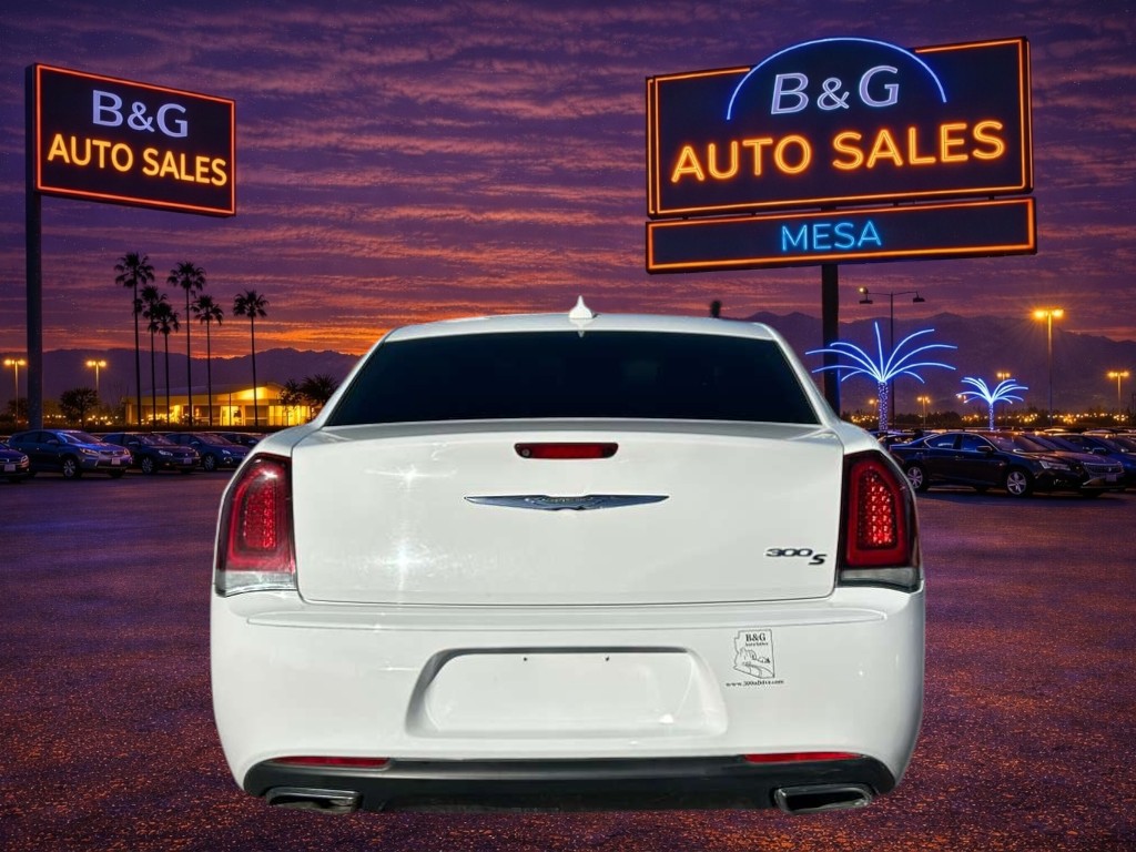 2018 Chrysler 300/S V6 RWD