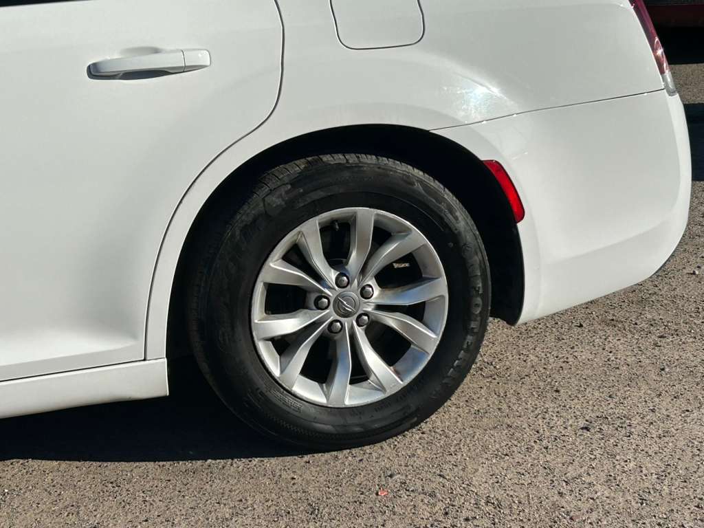 2018 Chrysler 300/S V6 RWD