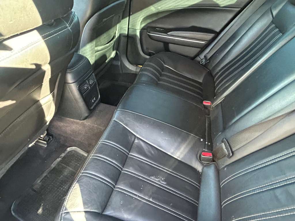 2018 Chrysler 300/S V6 RWD