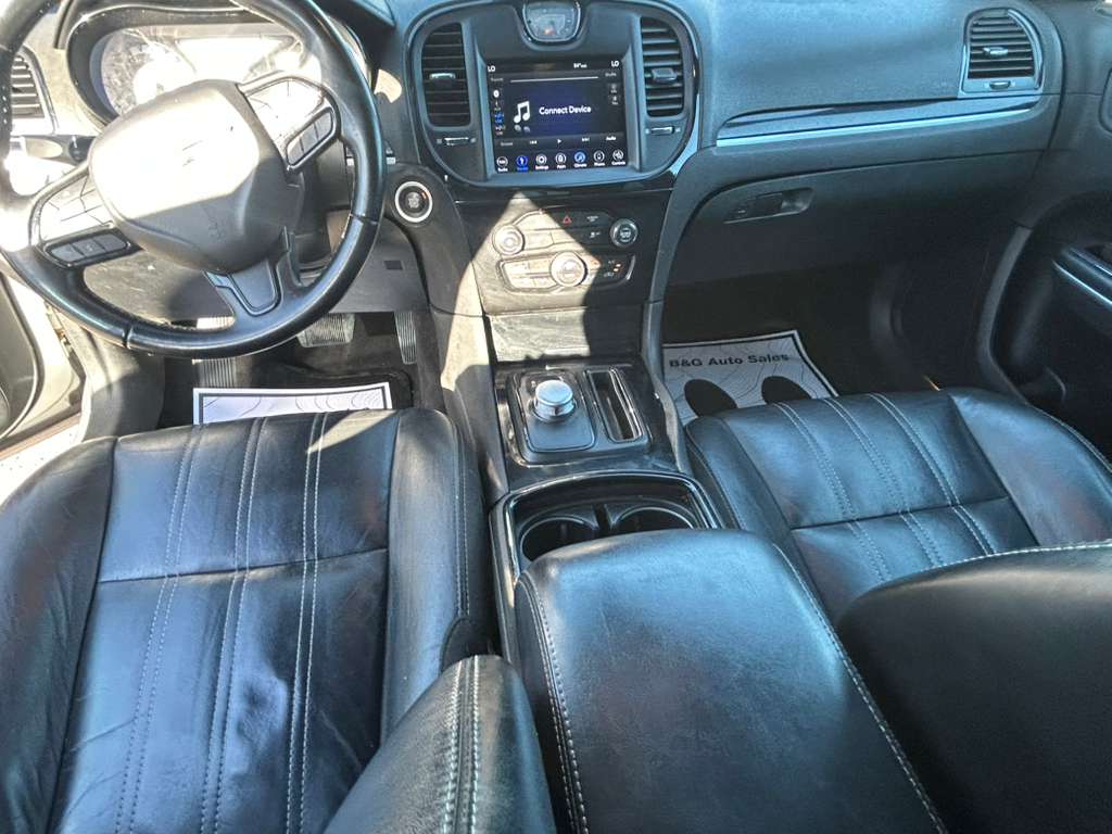 2018 Chrysler 300/S V6 RWD