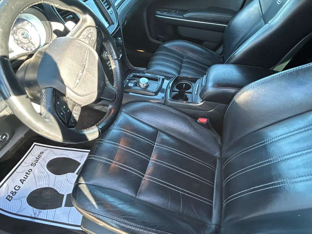 2018 Chrysler 300/S V6 RWD