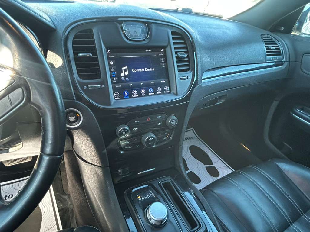 2018 Chrysler 300/S V6 RWD